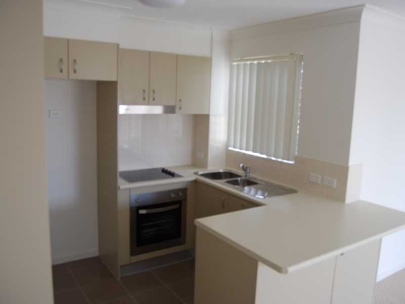 6/13D & E Wyndham Avenue, Southport QLD 4215