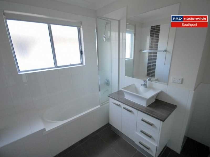 10/16-18 Geoff Wolter Drive West, Molendinar QLD 4214