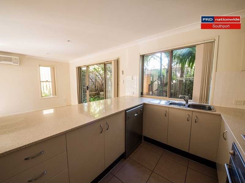 1/32-34 Margaret Street, Southport QLD 4215