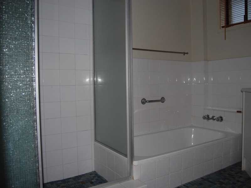 Unit 1/39 Lenneberg, Southport QLD 4215
