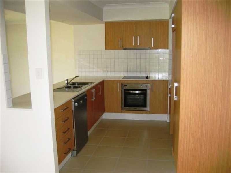 2/100 Imperial Parade, Labrador QLD 4215