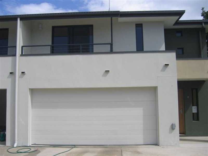 2/100 Imperial Parade, Labrador QLD 4215