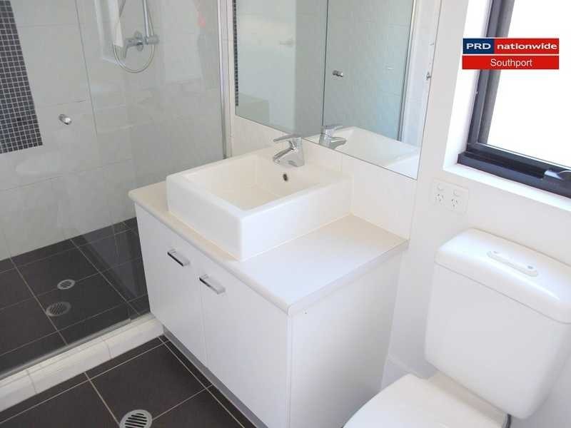 Unit 9/15-17 Lloyd Street, Southport QLD 4215