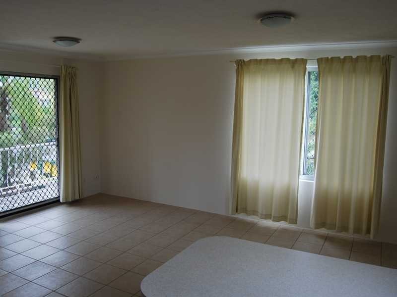 2/25 White Street, Southport QLD 4215