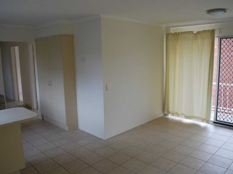 2/25 White Street, Southport QLD 4215