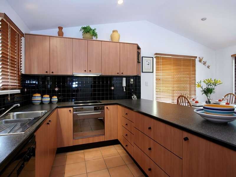 2/118 Pohlman Street, Southport QLD 4215