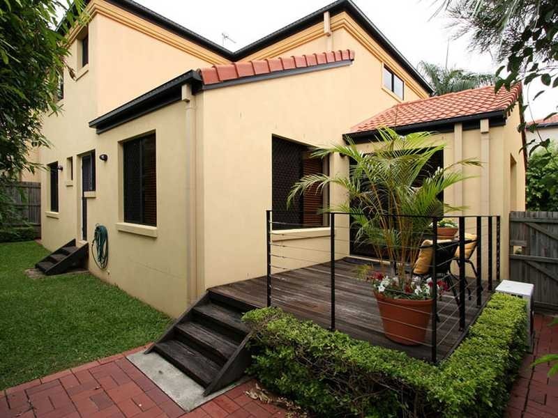 2/118 Pohlman Street, Southport QLD 4215