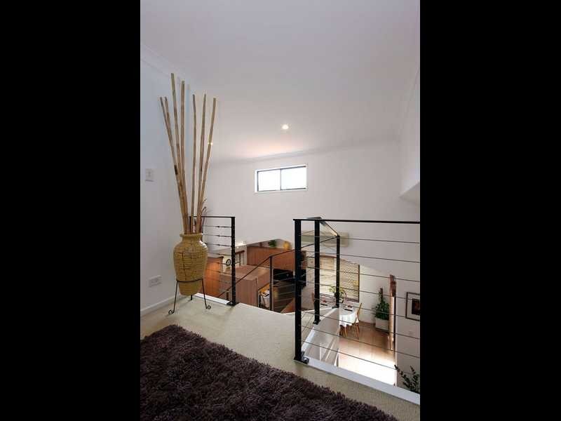 2/118 Pohlman Street, Southport QLD 4215