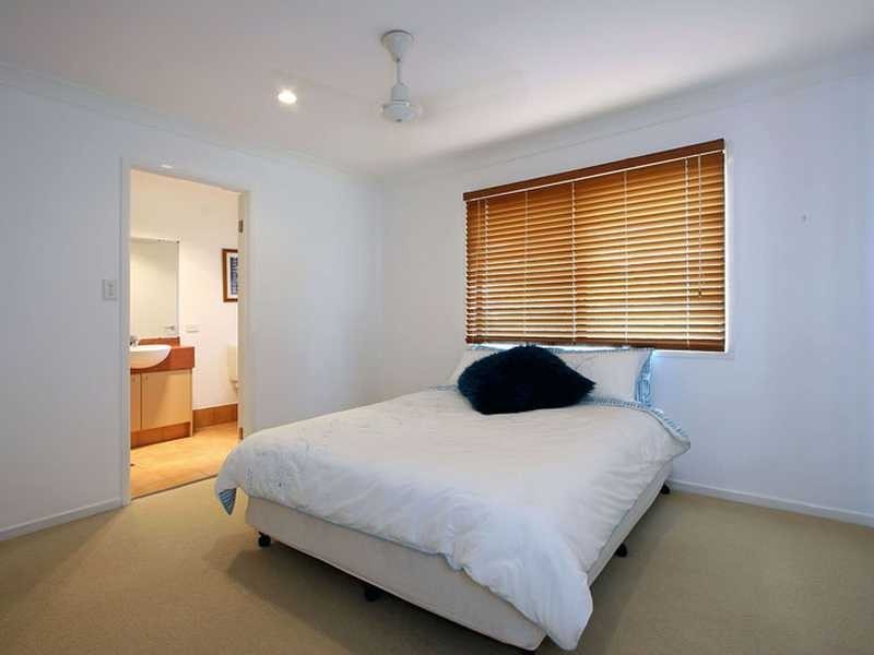 2/118 Pohlman Street, Southport QLD 4215