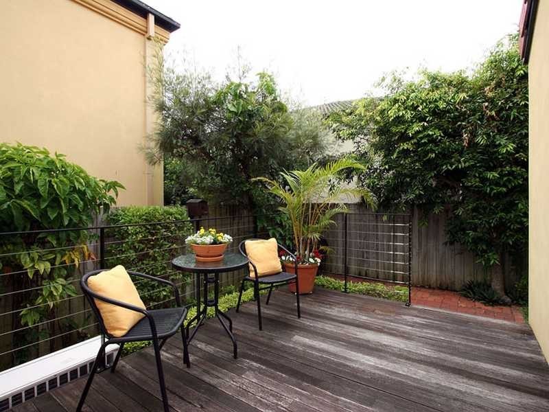 2/118 Pohlman Street, Southport QLD 4215