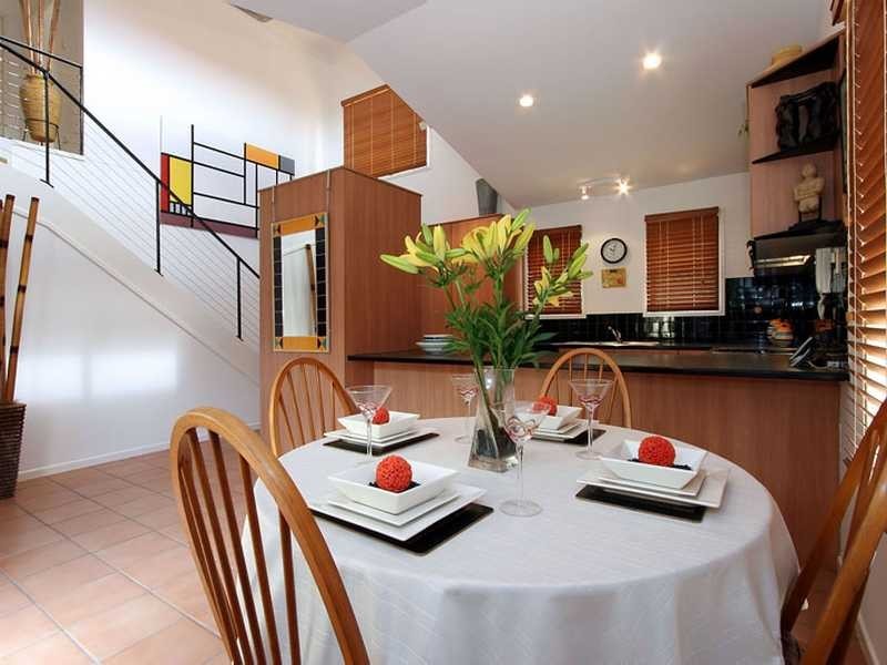 2/118 Pohlman Street, Southport QLD 4215