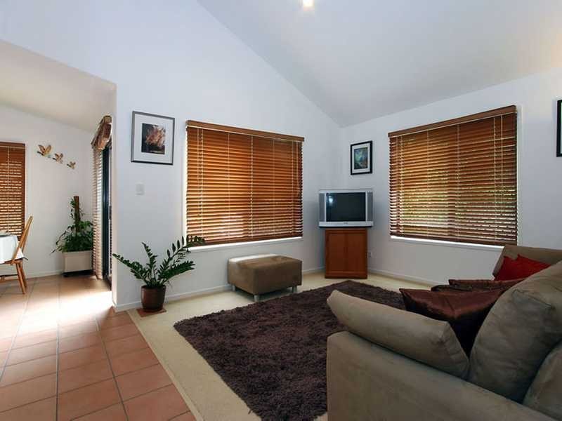 2/118 Pohlman Street, Southport QLD 4215