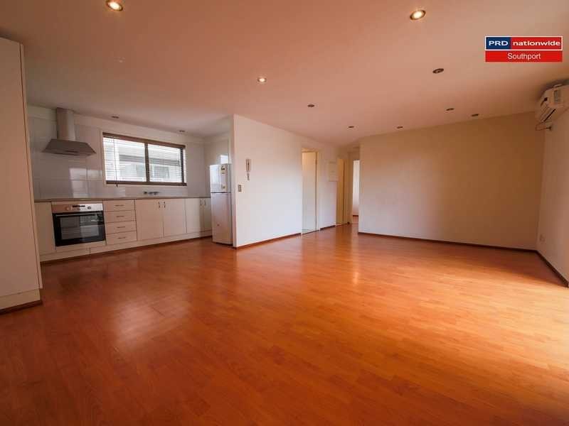 4/4 Baker Avenue, Labrador QLD 4215