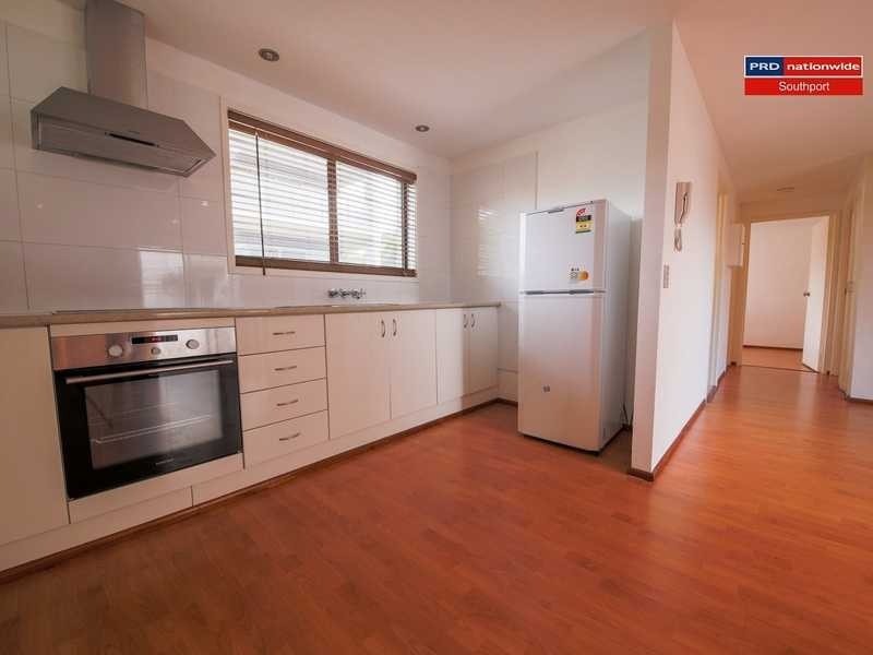 4/4 Baker Avenue, Labrador QLD 4215