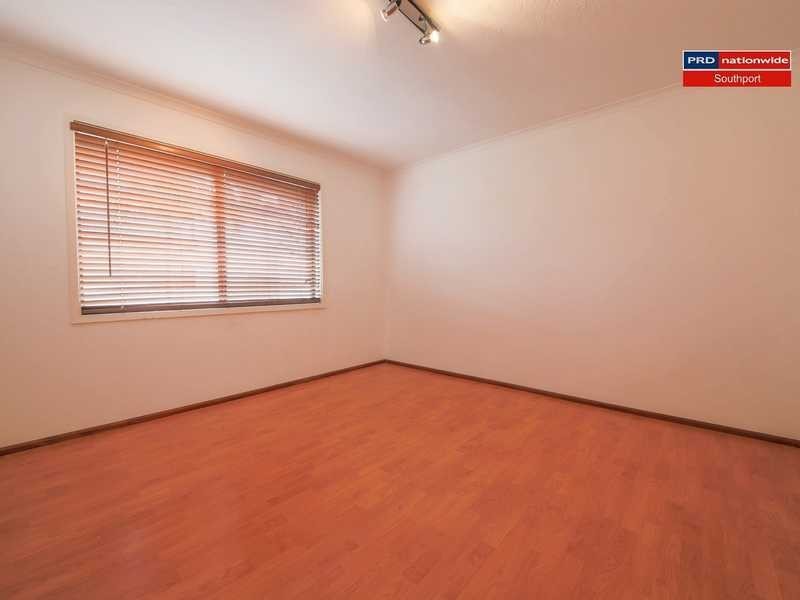 4/4 Baker Avenue, Labrador QLD 4215