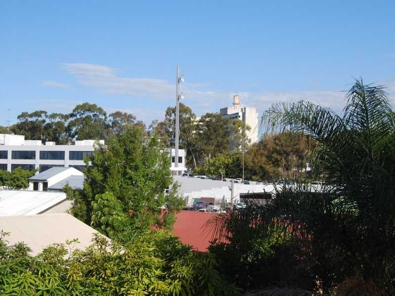 8/2 Johnston Street, Southport QLD 4215