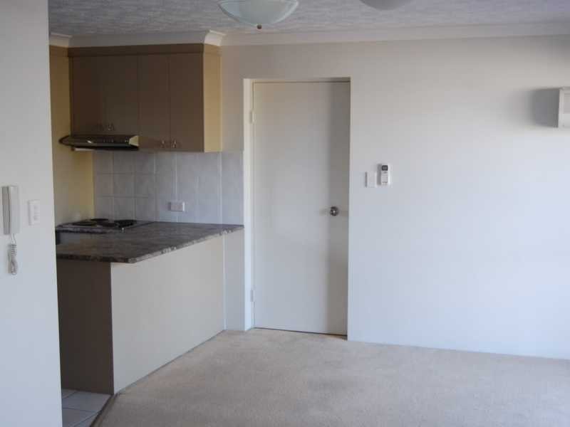 8/2 Johnston Street, Southport QLD 4215