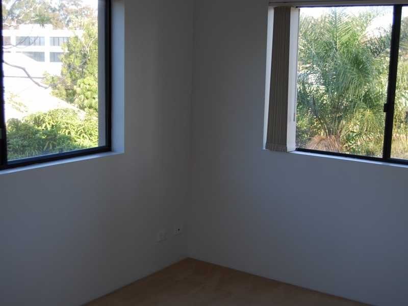 8/2 Johnston Street, Southport QLD 4215