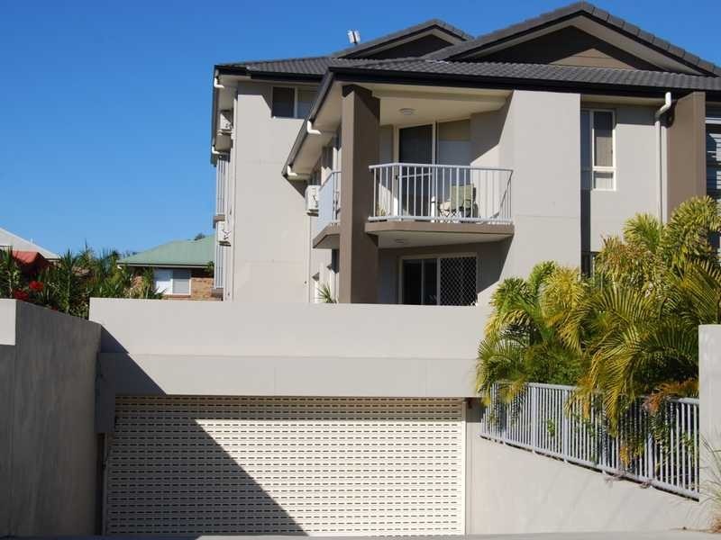 2/131 Muir Street, Labrador QLD 4215