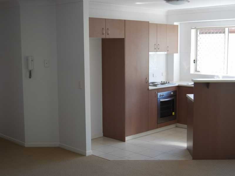 2/131 Muir Street, Labrador QLD 4215