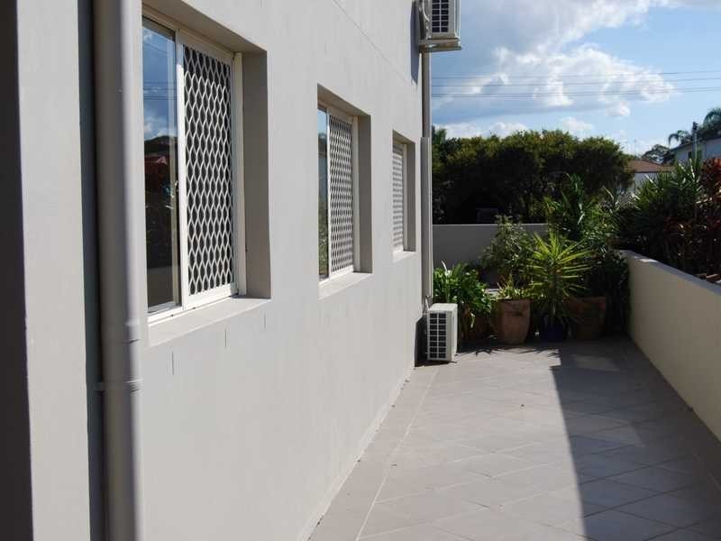 2/131 Muir Street, Labrador QLD 4215