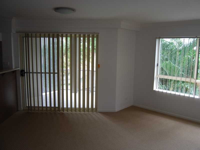 2/131 Muir Street, Labrador QLD 4215