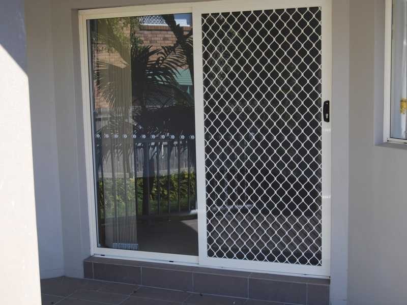 2/131 Muir Street, Labrador QLD 4215