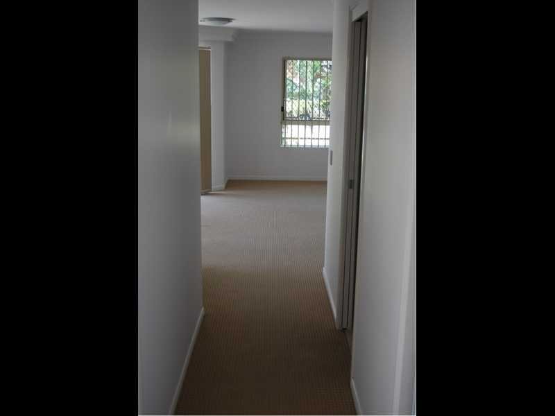 2/131 Muir Street, Labrador QLD 4215