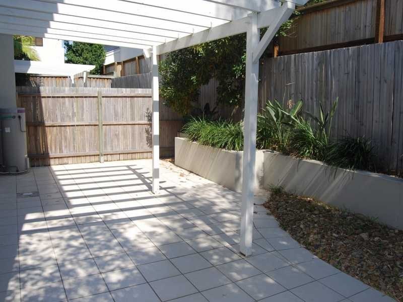 3/9 Government Road, Labrador QLD 4215