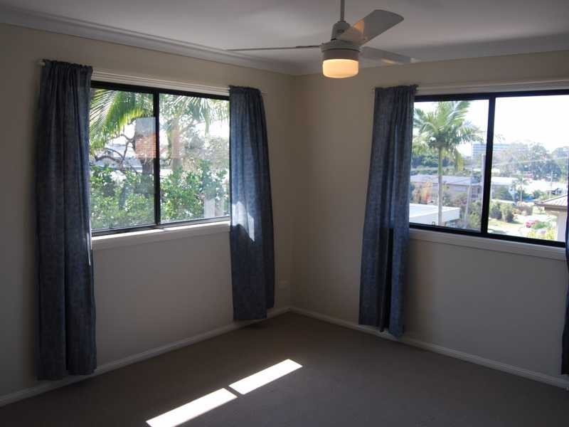 3/9 Government Road, Labrador QLD 4215