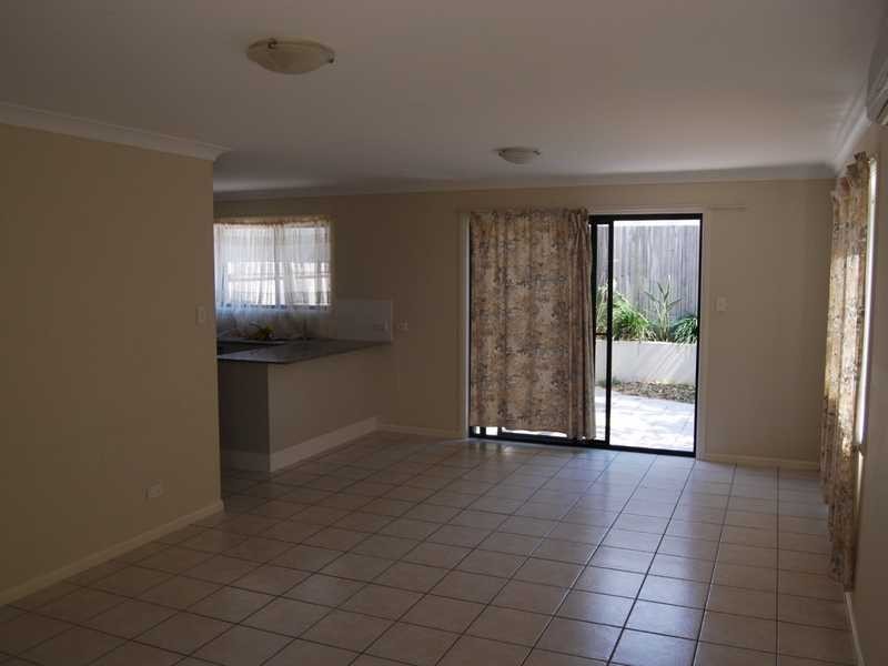 3/9 Government Road, Labrador QLD 4215