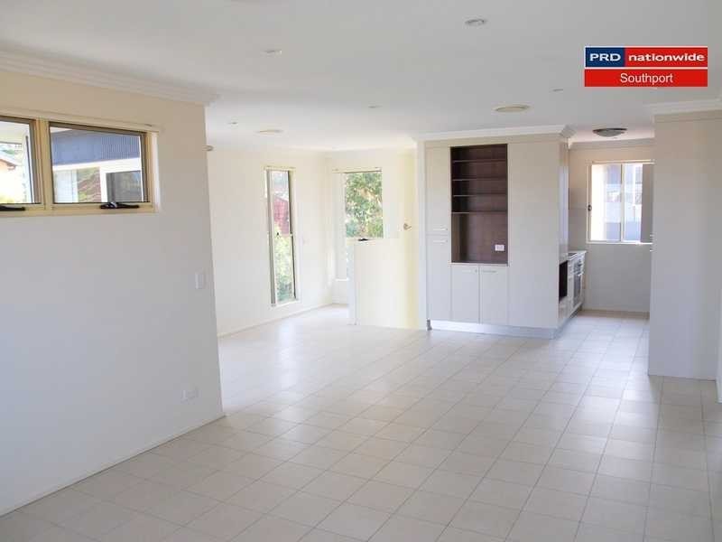 8/4-6 Locke Street, Southport QLD 4215