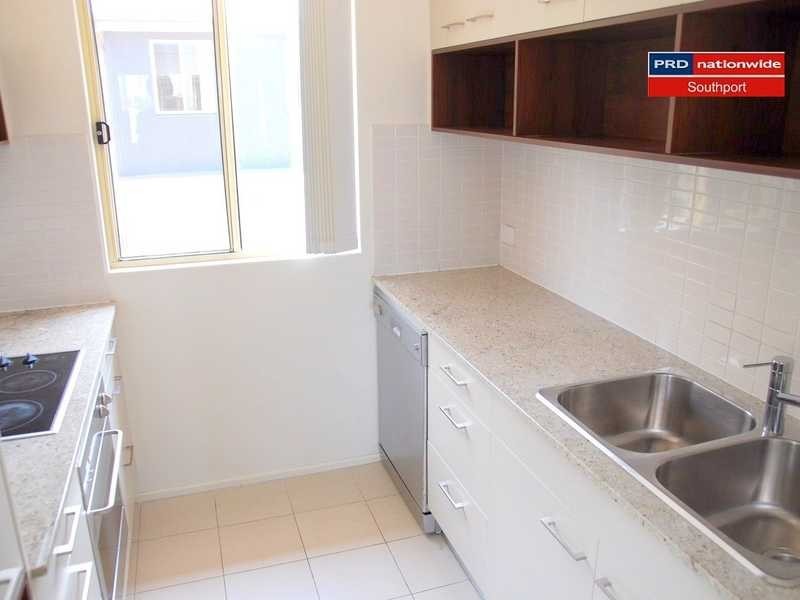 8/4-6 Locke Street, Southport QLD 4215