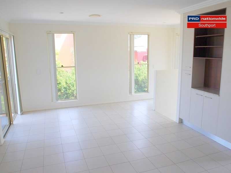 8/4-6 Locke Street, Southport QLD 4215