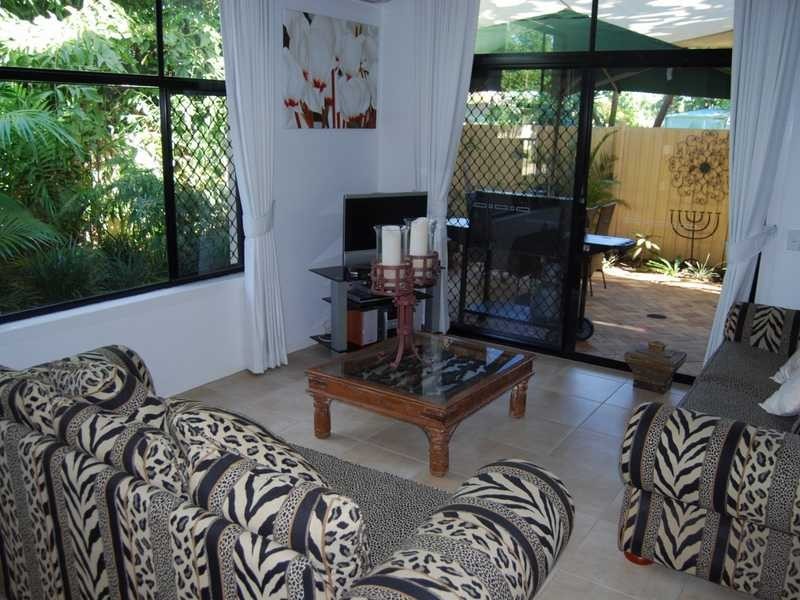 8/65 Benowa Road, Southport QLD 4215