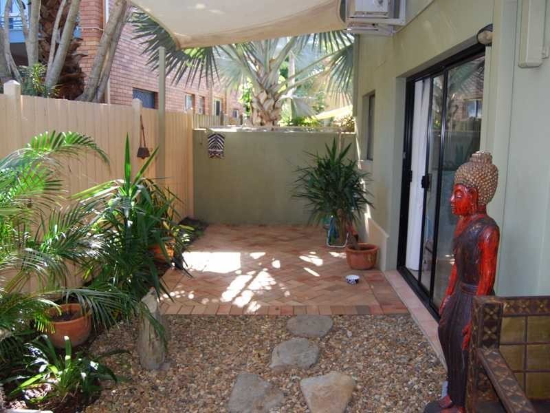 8/65 Benowa Road, Southport QLD 4215