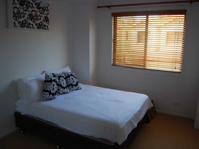 8/65 Benowa Road, Southport QLD 4215