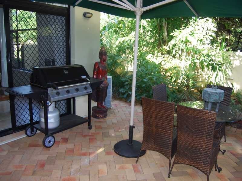 8/65 Benowa Road, Southport QLD 4215