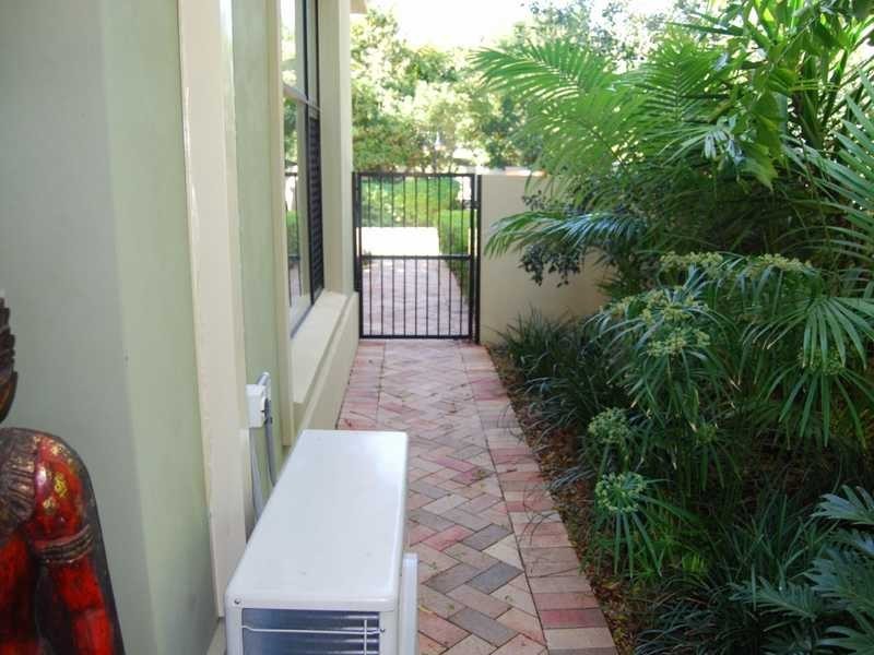 8/65 Benowa Road, Southport QLD 4215