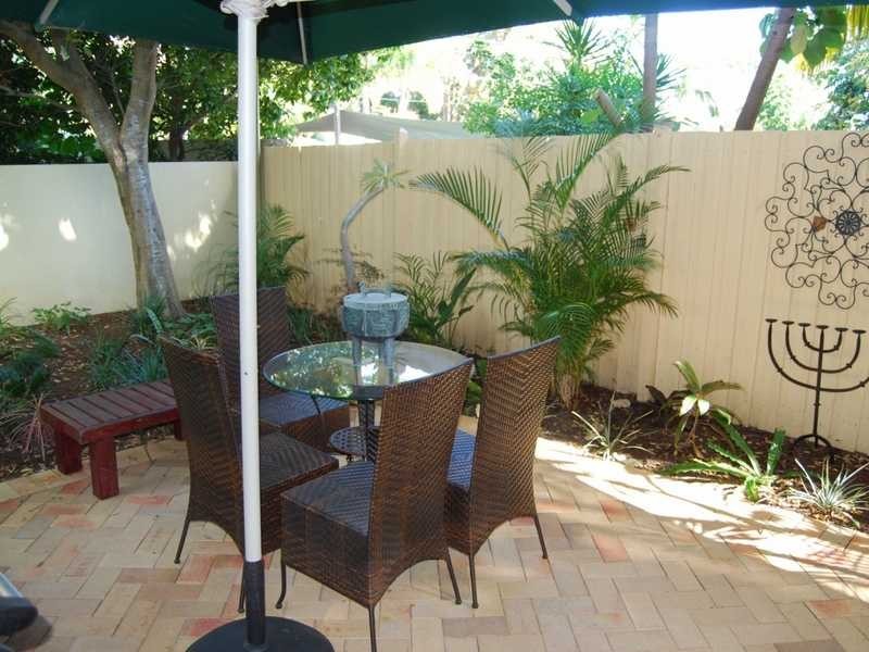 8/65 Benowa Road, Southport QLD 4215