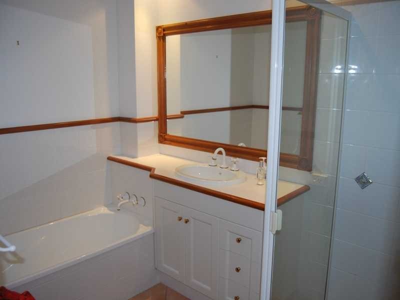 8/65 Benowa Road, Southport QLD 4215