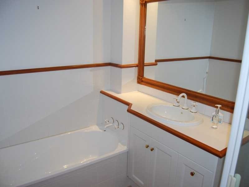 8/65 Benowa Road, Southport QLD 4215