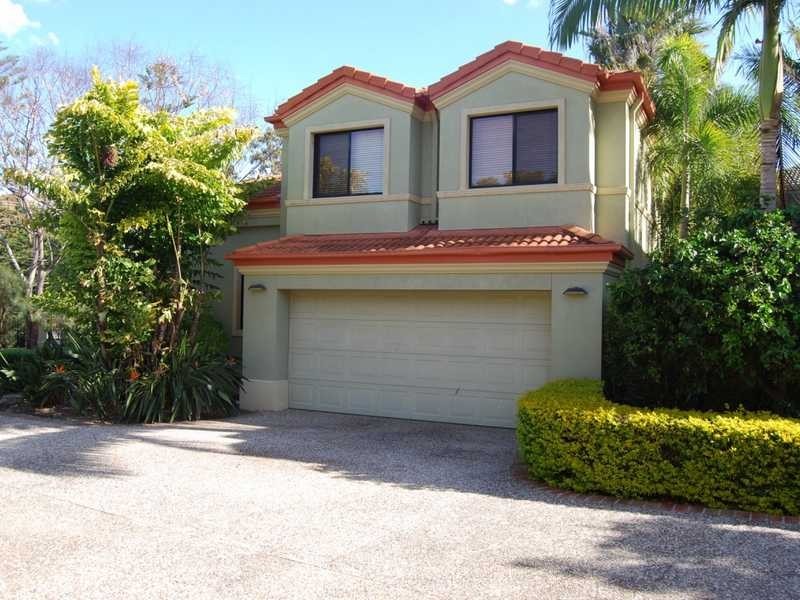 8/65 Benowa Road, Southport QLD 4215