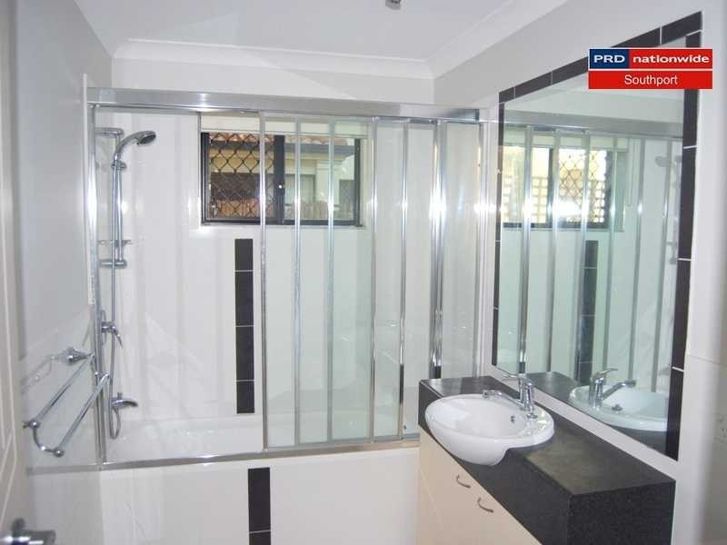 6/35 Harley Street, Labrador QLD 4215