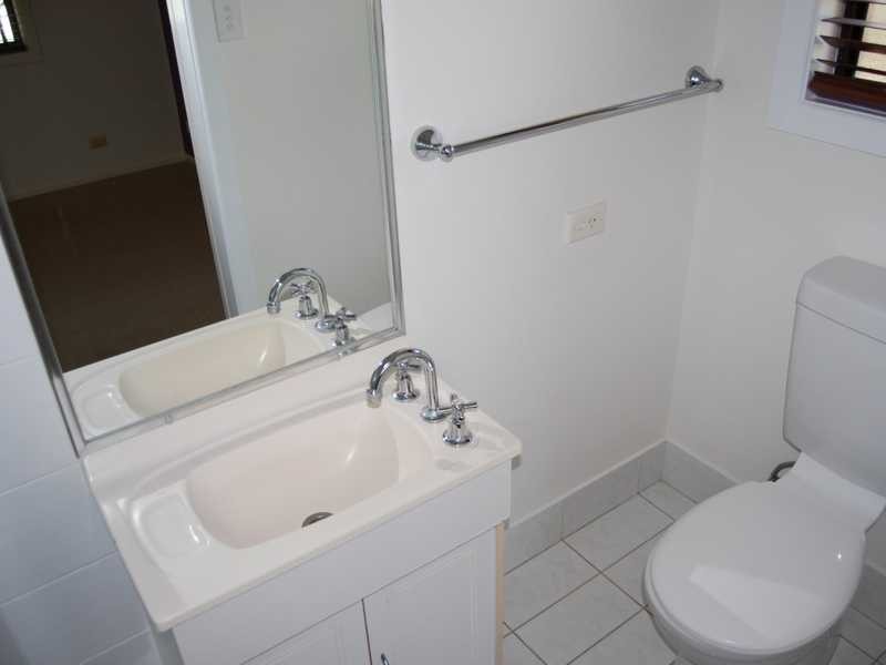 81 Kumbari Close, Southport QLD 4215