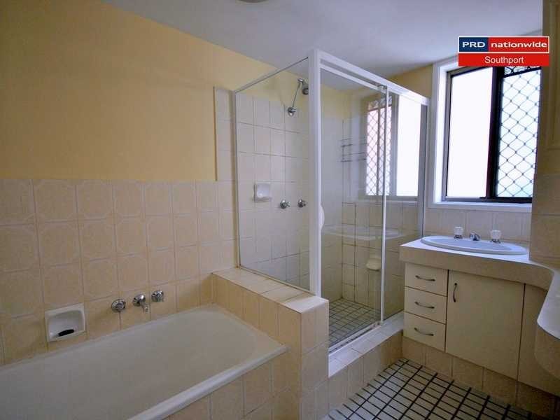 Unit 1/25 Armrick Avenue, Broadbeach QLD 4218