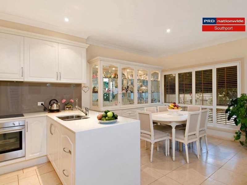 2/31 Runaway Bay Avenue, Runaway Bay QLD 4216