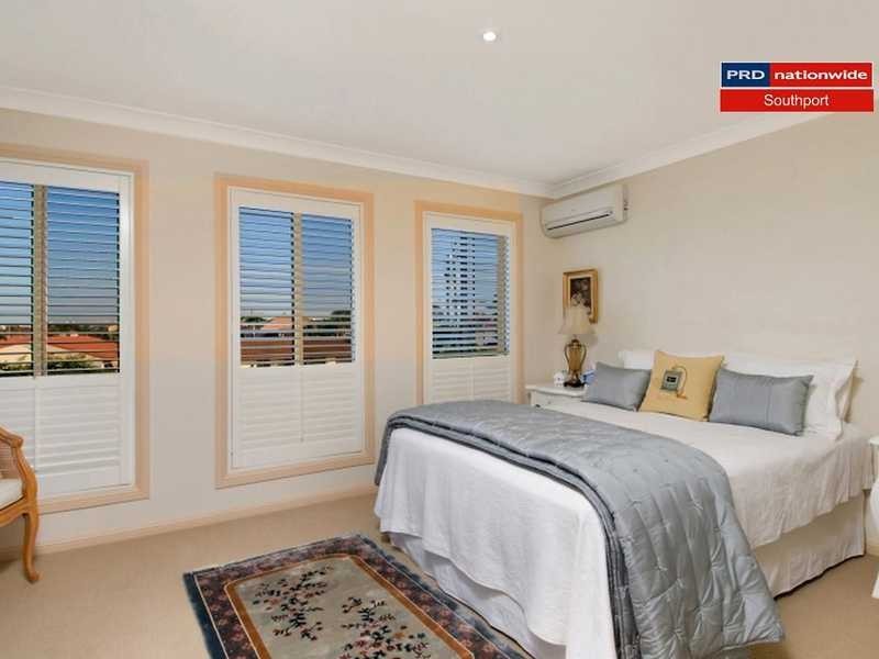 2/31 Runaway Bay Avenue, Runaway Bay QLD 4216