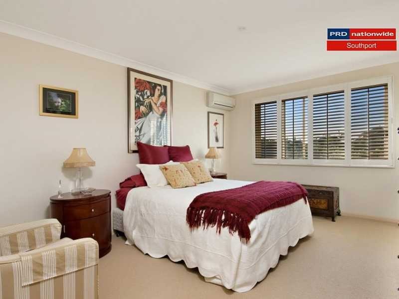 2/31 Runaway Bay Avenue, Runaway Bay QLD 4216