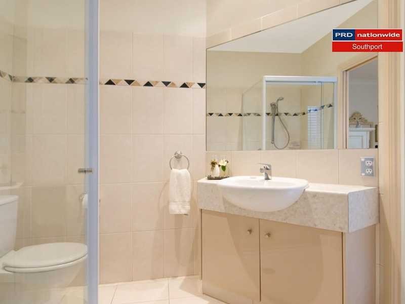 2/31 Runaway Bay Avenue, Runaway Bay QLD 4216